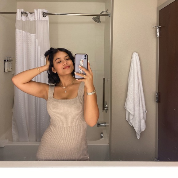 Meet your Posher, Nicole - Picture 1 of 1